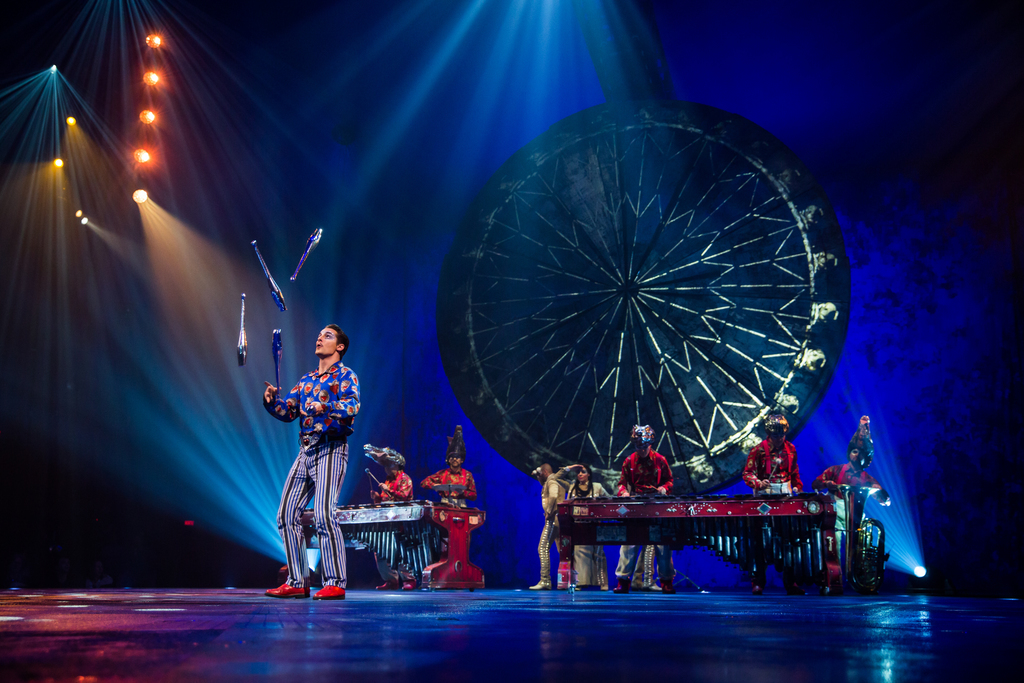 Luzia-cirque-du-soleil-atlanta-25793-Juggling