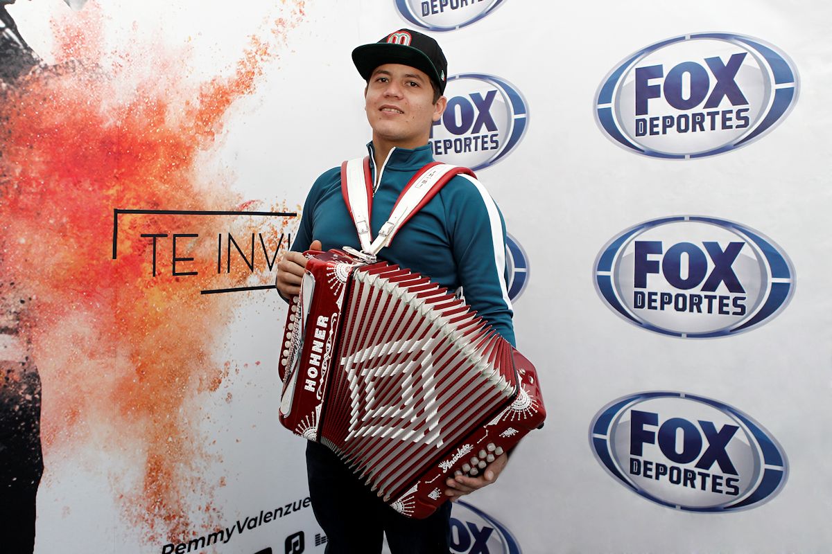 remmy-valenzuela-atlanta-latinos-magazine-fox-deportes