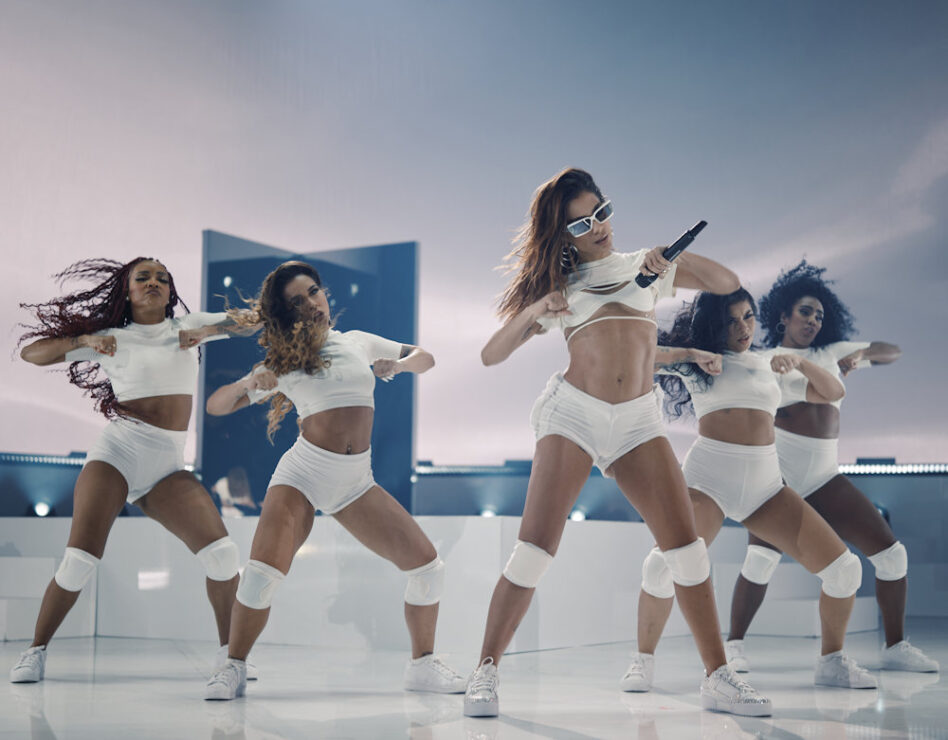 aml anitta 12 16 jesse lirola (5)