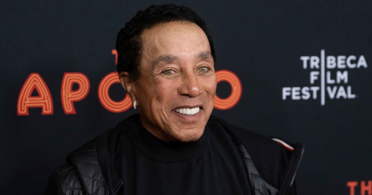 Cuatro empleadas domésticas latinas acusan de agresión sexual a la leyenda de la música Smokey Robinson