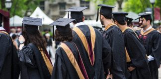 Gobierno no defenderá fondos para universidades con alumnos latinos