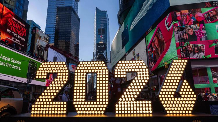 Is New Year's Day a federal holiday? Here's what's open Is New Year's Day a federal holiday? Here's what's open and closed