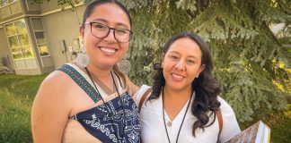 Las latinas escalan políticamente las montañas donde esquían los blancos ricos
