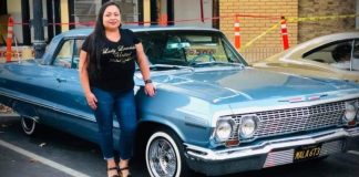 Las latinas 'lowriders' se abren camino en la cultura de autos