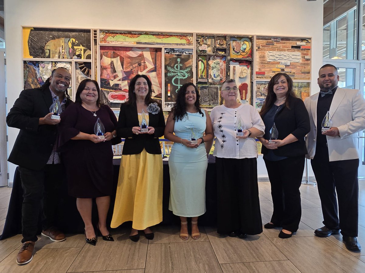 Liderando el camino - Noticias en Español de la Bahía de Tampa