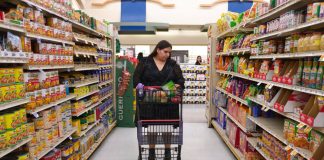 Los latinos, nacidos en EE.UU. e inmigrantes, ahora tienen más poder económico