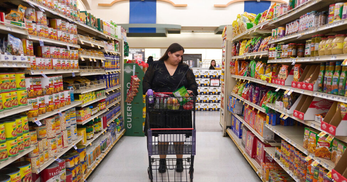 Los latinos, nacidos en EE.UU. e inmigrantes, ahora tienen más poder económico