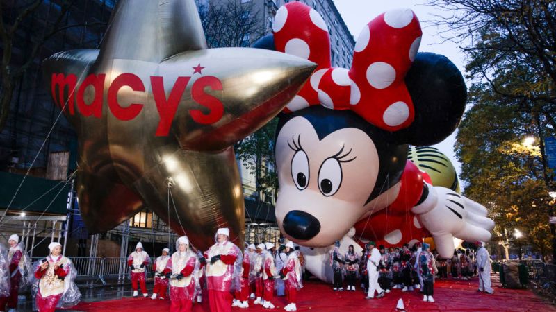 “No importa ni la lluvia ni el frío”, el famoso desfile de Macy’s de Acción de Gracias recorre las calles de Nueva York