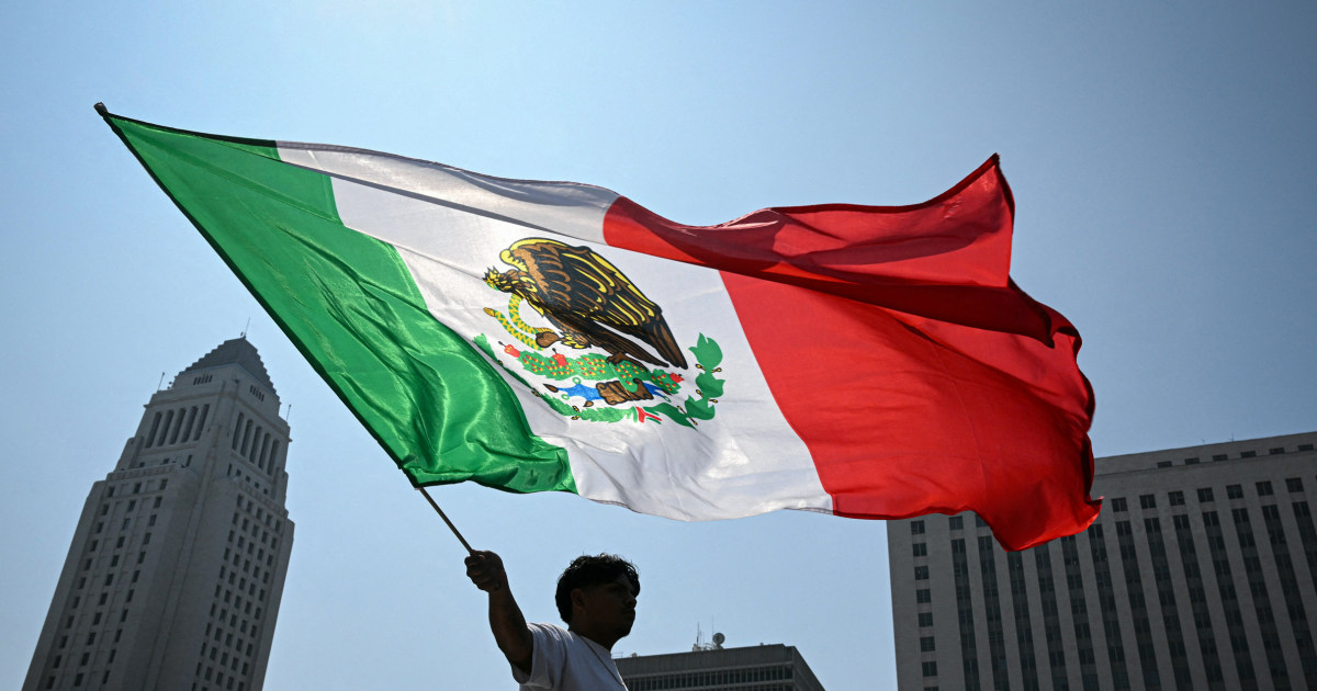 Por qué en las protestas de Los Ángeles ondean banderas mexicanas