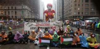 Protesta propalestina interrumpe desfile de Acción de Gracias