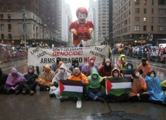 Protesta propalestina interrumpe desfile de Acción de Gracias