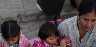 Saltarse comidas y endeudarse, la nueva normalidad para latinos en EE.UU.