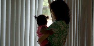 Una herida invisible: latinas en EE.UU. comparten experiencias de maltrato en el cuidado médico materno - Telemundo