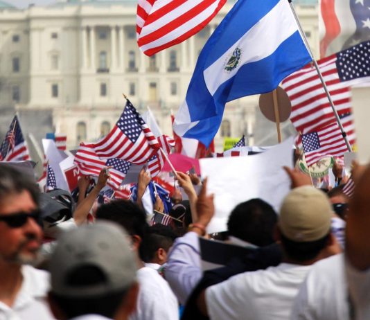La comunidad latina ya representa el 20 % de la población total de Estados Unidos, según el último reporte de Latino GDP.