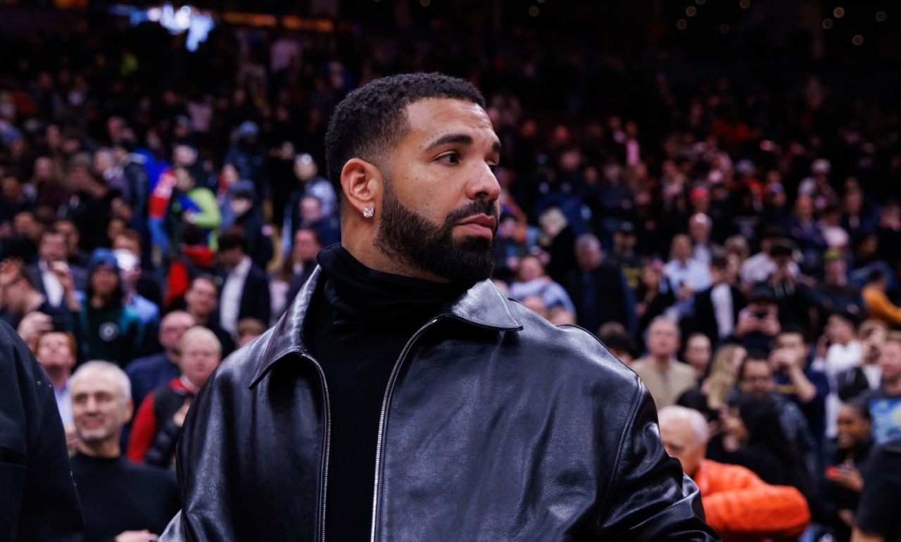Acusan a Drake de usar dinero de casinos online para inflar reproducciones en streaming