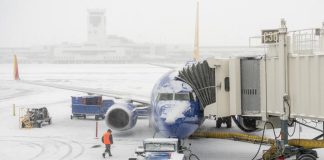 Airlines dropping flight change fees ahead of major winter storm
