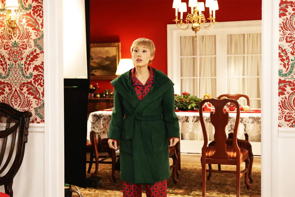 Ariana Grande's 'SNL' 'Home Alone' Sketch Behind-the-Scenes: Video