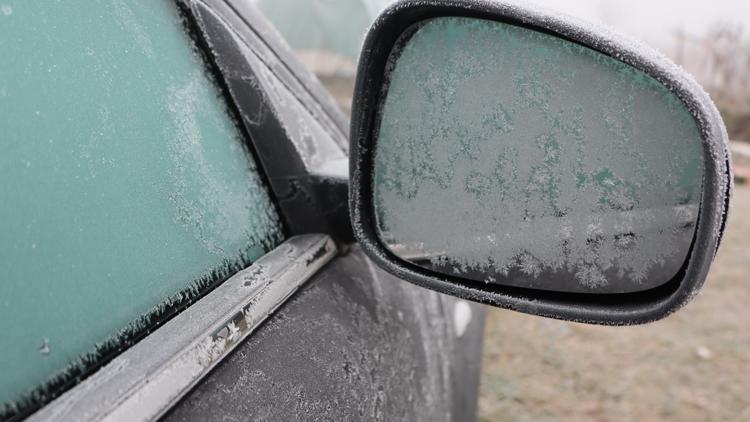 Large piece of ice flies off Jeep on I-85 in Gwinnett, shatters windshield of Dodge Ram driver