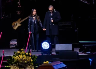 Paola Jara & 14,000 Fans