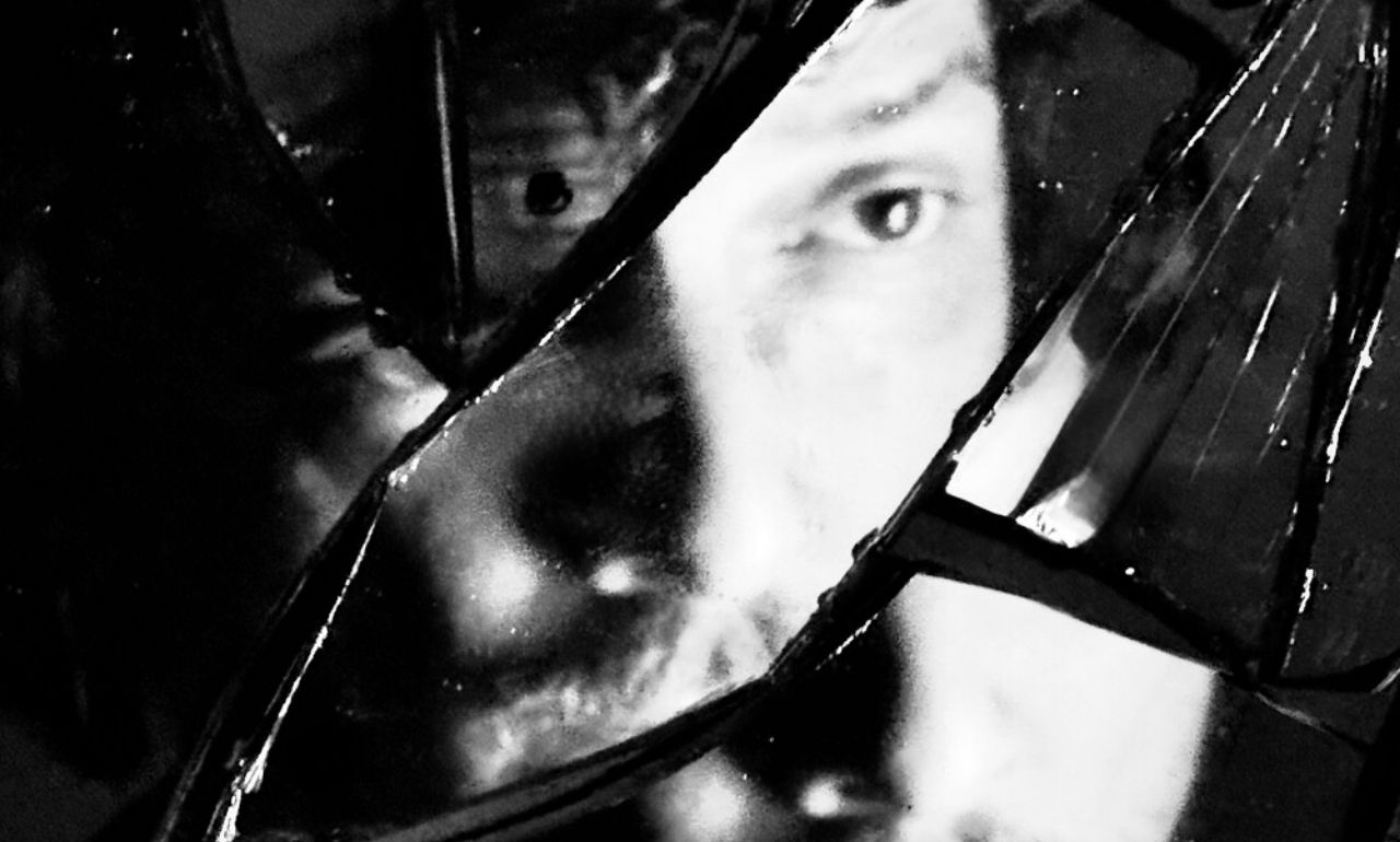 ‘Bruma’: León Larregui revela otro adelanto de su Manifiesto de un tremendo delirio