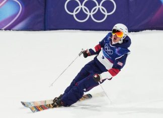 Did Alex Ferreira win gold in the men's freestyle skiing halfpipe event?