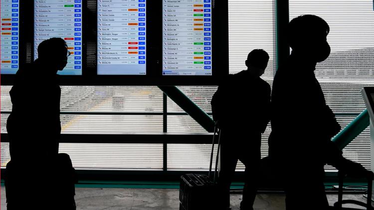 FAA has a plan to reduce 'overscheduling' at Chicago's busy O'Hare airport this summer