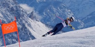 Lindsey Vonn crashes early in Olympic downhill as she competes on torn ACL at age 41