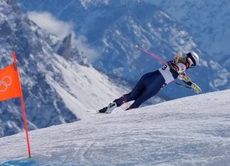 Lindsey Vonn crashes early in Olympic downhill as she competes on torn ACL at age 41