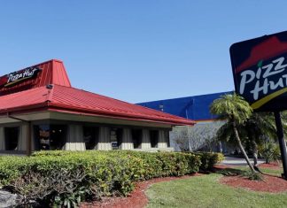 Pizza Hut closing 250 locations