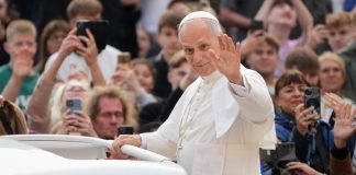 Pope Leo XIV cautions priests against AI reliance in homilies, urges continuous study, community connection