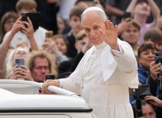 Pope Leo XIV cautions priests against AI reliance in homilies, urges continuous study, community connection