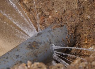 Boil water advisory issued in Roswell after water main break on Holcomb Bridge Road