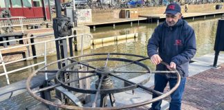 Millions tune in to 'Fish Doorbell' livestream to help Dutch canal fish during mating season