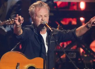 Teddi Mellencamp tearfully honors dad John with iHeartRadio Icon Award: 'Saved my life'