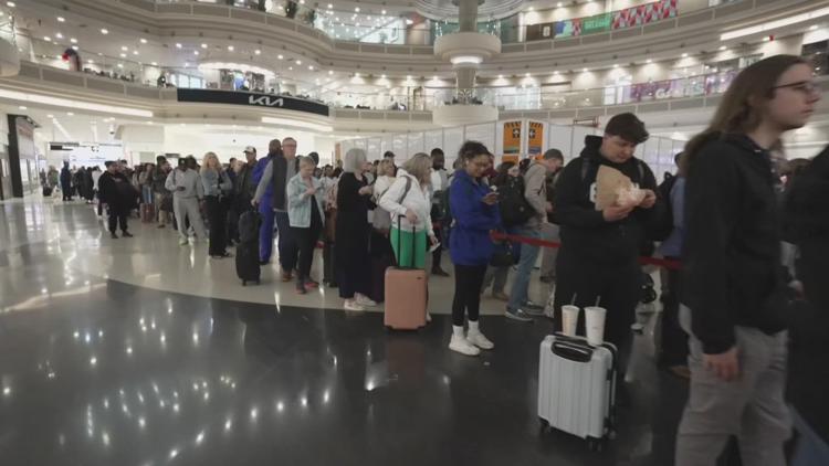 Atlanta council considers private security option for airport screening