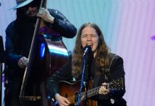Billy Strings postpones some tour dates after breaking leg during show