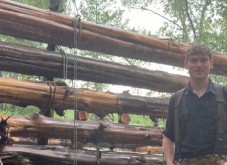 Texan student building log cabin by hand to experience how 'early America' was built goes viral on TikTok