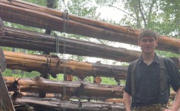 Texan student building log cabin by hand to experience how 'early America' was built goes viral on TikTok