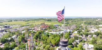 Toddler crawls under perimeter fence of wolf enclosure at zoo in Pennsylvania